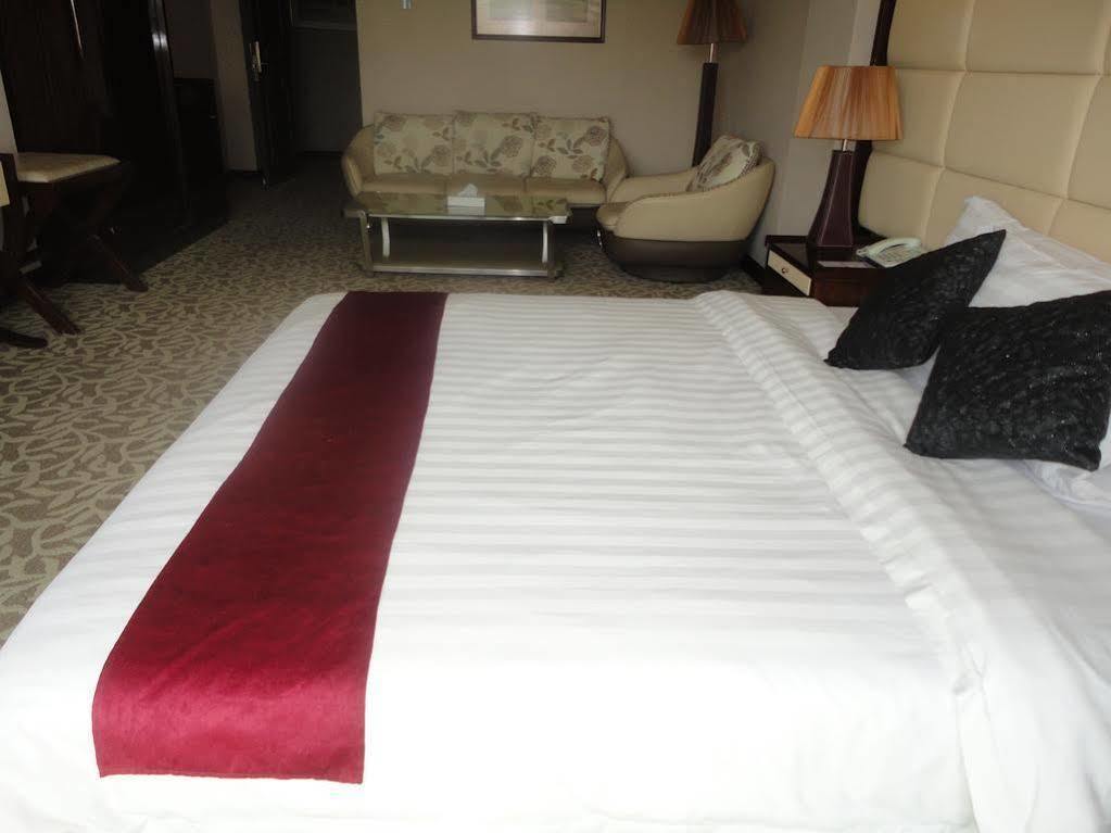 Imperial Suites Hotel Manama Exterior foto
